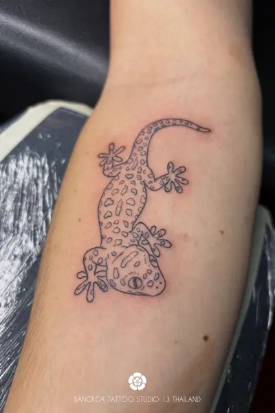 black-ink-tattoo-gecko