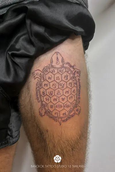 sak-yant-tattoo-turtle-tattoo-on-thigh