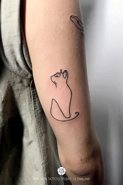 abstract-one-line-tattoo-cat-bangkok
