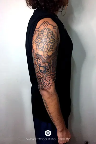 mandala-dotwork-tattoo