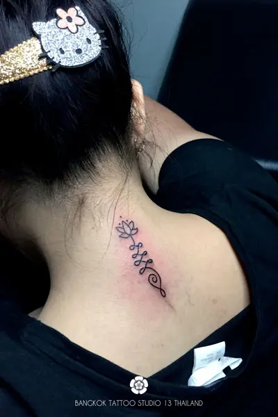 sak-yant-lotus-unalome-lotus-neck-tattoo-bangkok-thailand