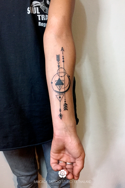 geometric-arrow-triangle-tattoo-thailand