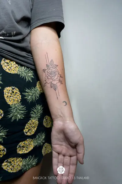 black-ink-tattoo-roses-geometric
