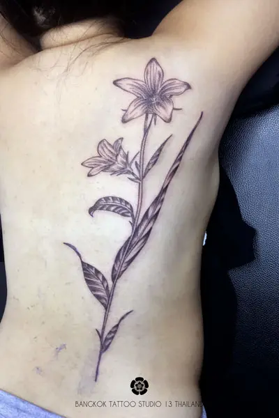 blackwork-tattoo-flowers-back-woman