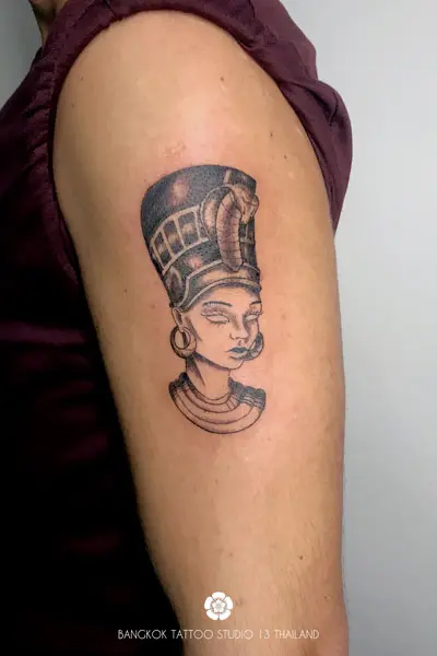 blackwork-tattoo-egypt-nefertiti