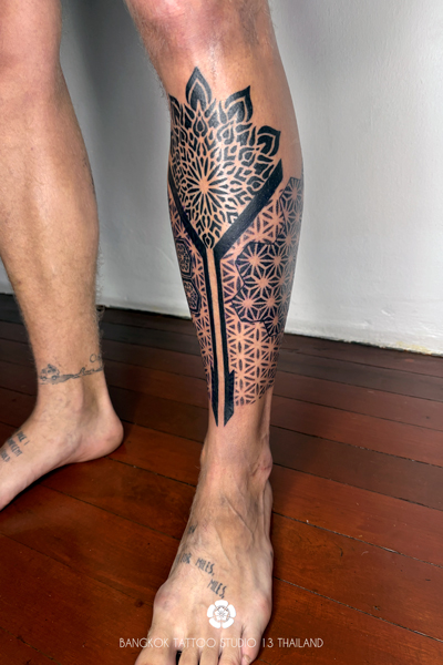 mandala-dotwork-tattoo-3d-design-leg