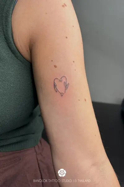 fine-line-tattoo-heart-flowers