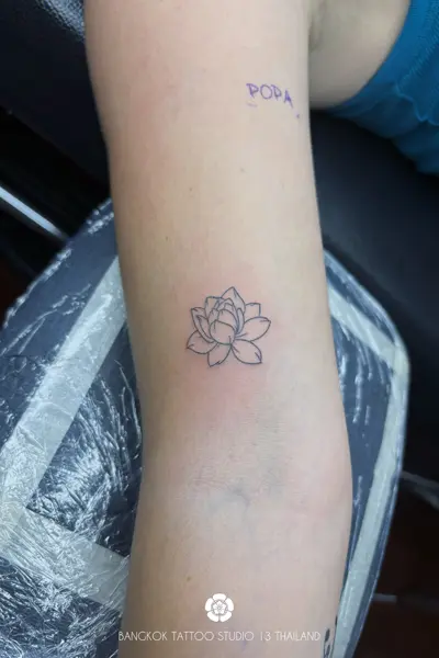 fine-line-tattoo-lotus