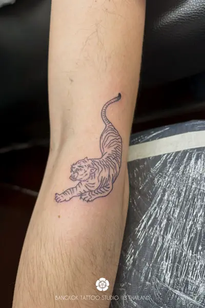 fine-line-tattoo-tiger