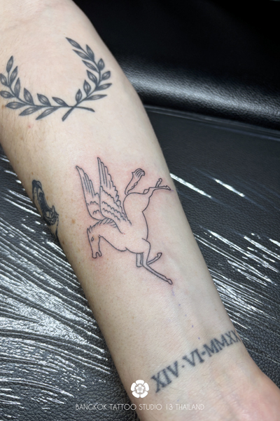 fineline-horse-wings-tattoo