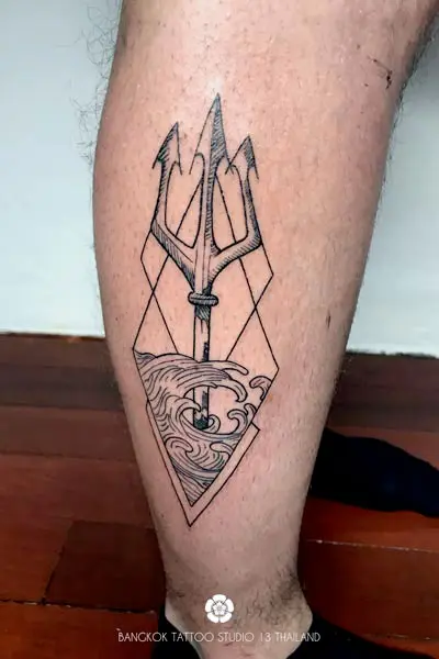 graphic-black-ink-geometric-wave-trident-tattoo-design