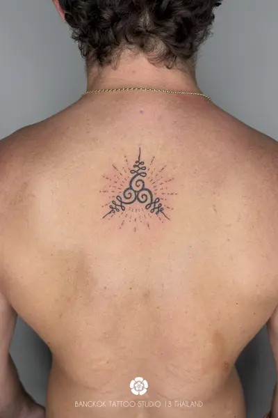 3-unalome-back-tattoo-bangkok-thailand