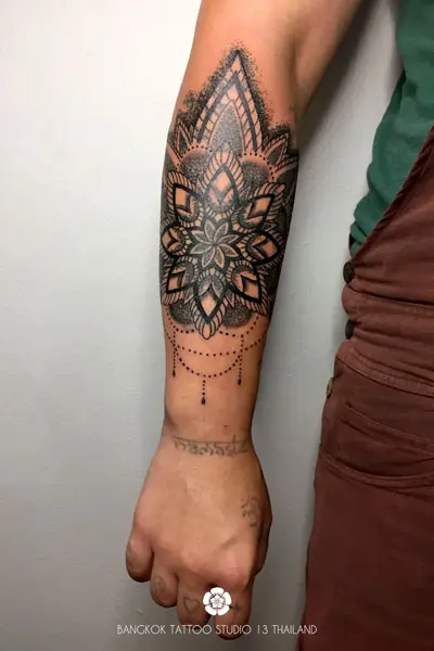 mandala-dotwork-tattoo-cover-up
