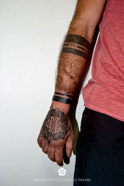 mandala-tattoo-dotwork-geometric-hand