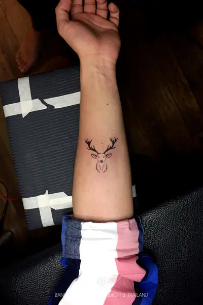 minimalist-deer-tattoo