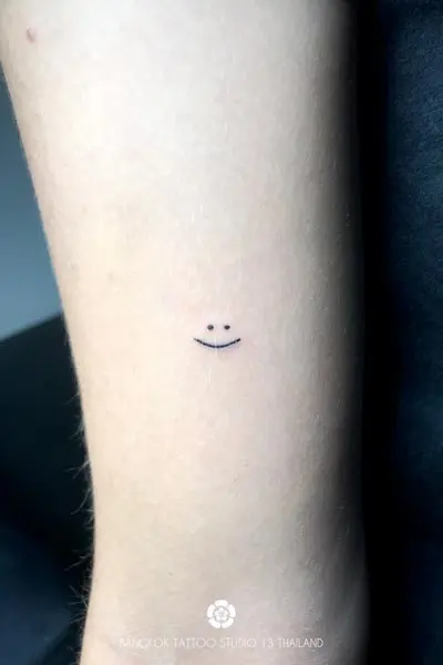 minimalist-tattoo-smiley