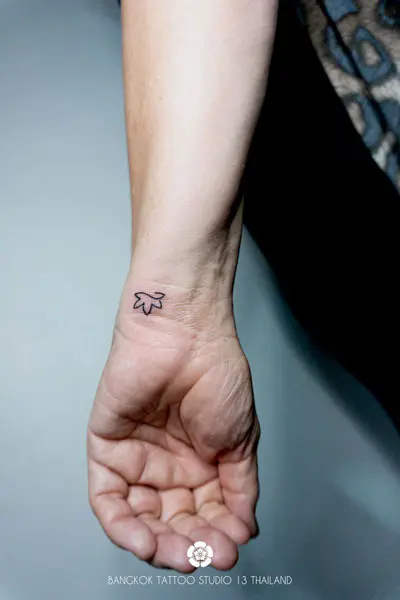 minimalist-tattoo-lotus-wrist