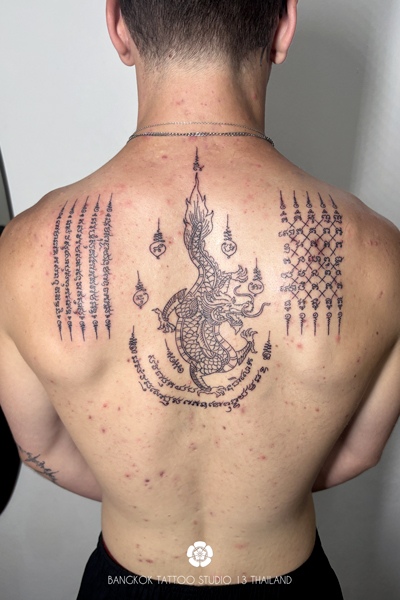 sak-yant-on-the-back-dragon-tattoo-bangkok