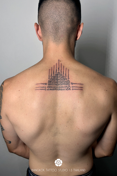 sak-yant-tattoo-gao-yord-high-back-of-a-man