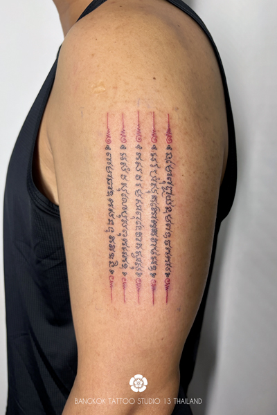 sak-yant-thai-tattoo-traditional-5-rows-red-and-back