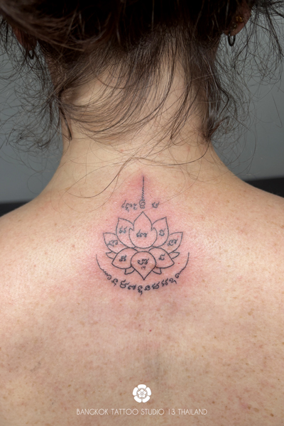 sak-yant-lotus-tattoo-thailand