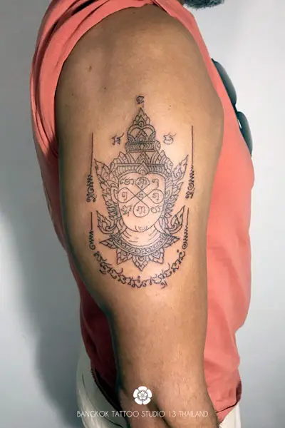 sak-yant-talisman-gold-face-tattoo-thai