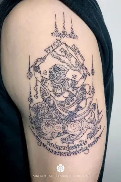 sak-yant-hanuman-and-lion-upper-arm-man-thai-tattoo