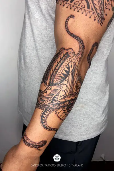 tribal-polynesian-tattoo-octopus-forearm