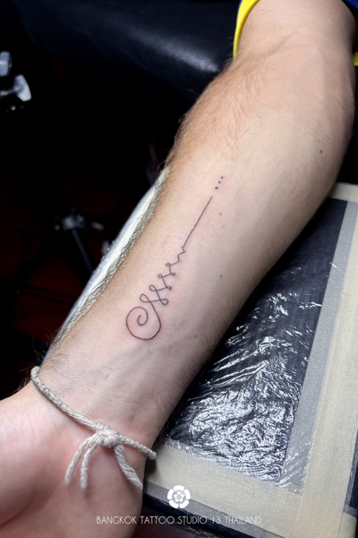 sak-yant-unalone-women-thailand-tattoo