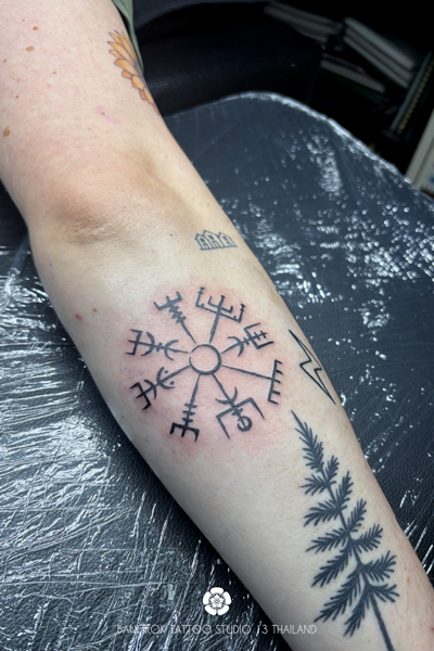 viking-compass-vegvisir-tattoo-bangkok